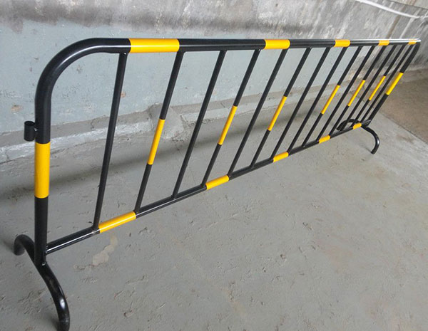 Hot sell Heavy duty galvanised traffic road safety pedestrian crowd control barriers