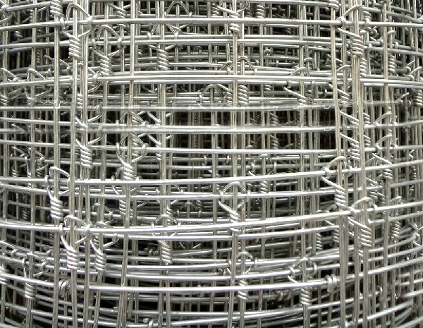2.0m Height Galvanized 15cm Vertical Wire Distance 100m long Fixed-knot field fence