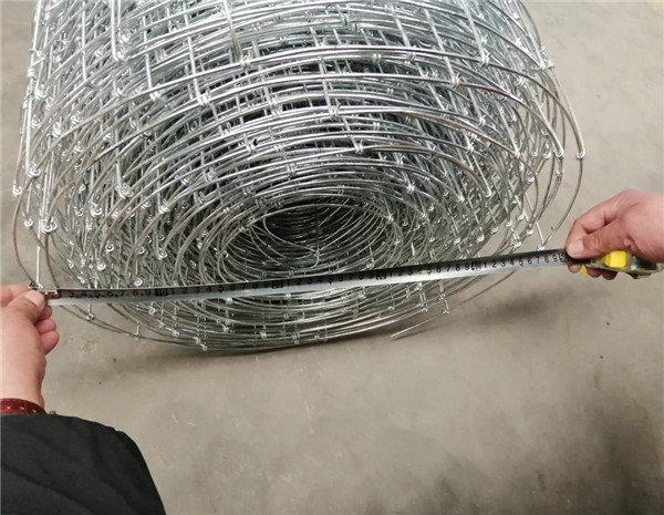 1.9m Height Galvanized 30cm Vertical Wire Distance 150m long fixed knot fence 