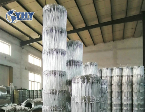 1.5m Height Galvanized 30cm Vertical Wire Distance 100m Long hinge joint Cattle fence