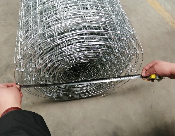 1.5m Height Galvanized 15cm Vertical Wire Distance 100m long Fixed-knot field fence
