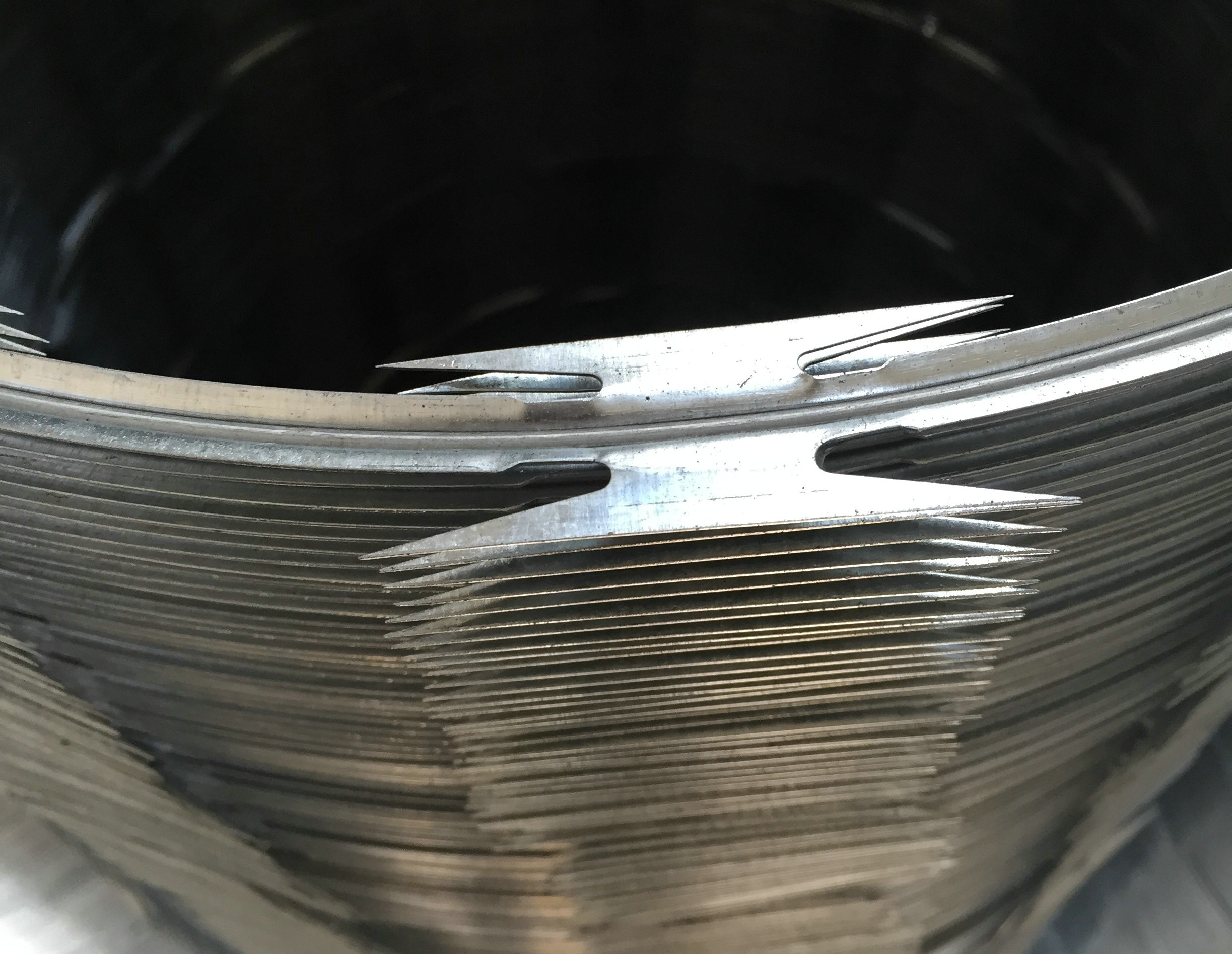 CBT-65 Galvanized Hexagonal Concertina Razor Wire