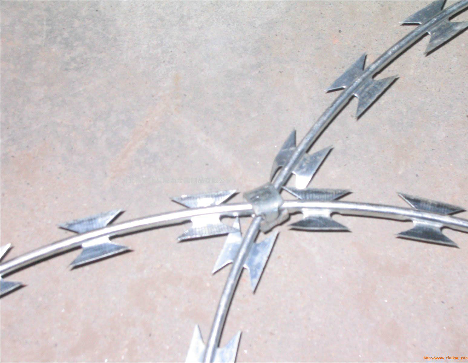 Easy to erect razor barbed wire BTO-22 concertina barbed wire 
