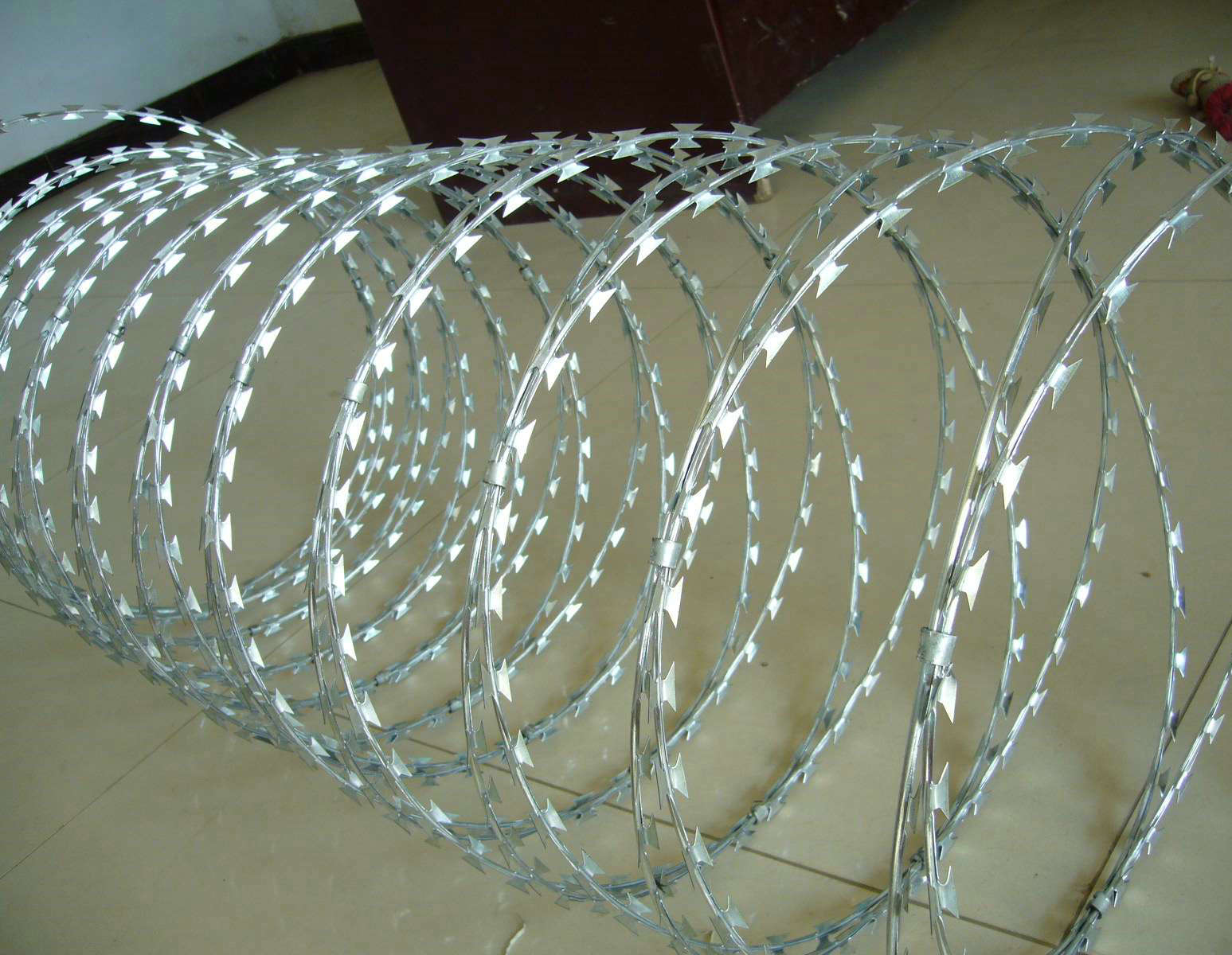 Easy to erect razor barbed wire BTO-22 concertina barbed wire 