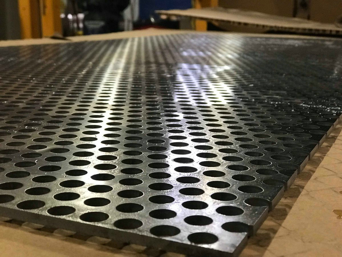 Long service life perforated metal sheet