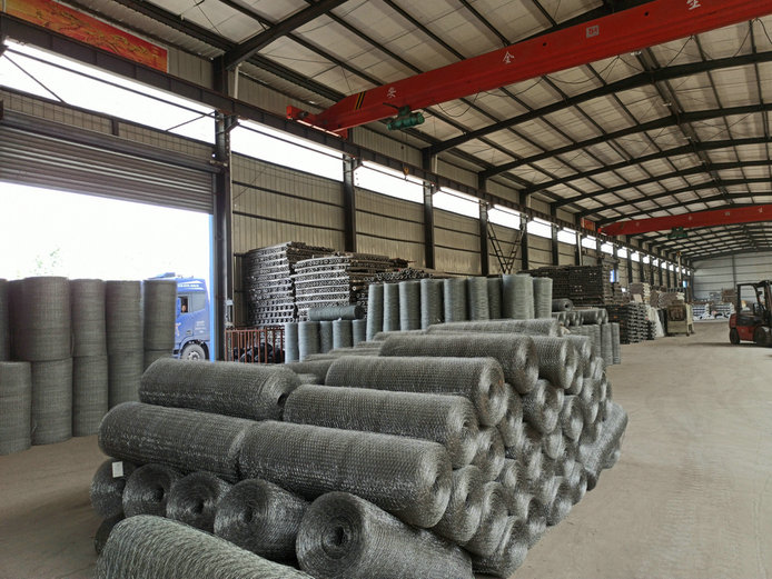 Hot-dip galvanized hexagonal net with 38mm mesh diameter and 1.6mm wire diameter 