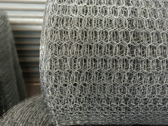 Hot-dip galvanized hexagonal net with 38mm mesh diameter and 1.6mm wire diameter 