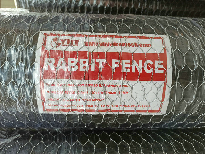 Exported to New Zealand market 1.22m wide and 50m long hot-dip galvanized hexagonal wire mesh 