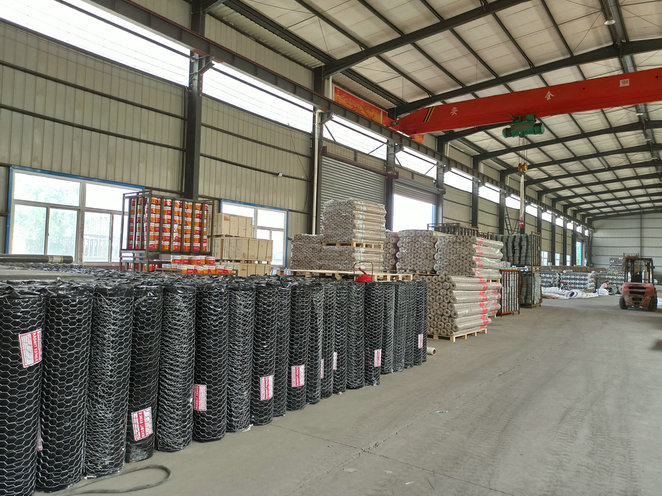 Exported to New Zealand market 1.22m wide and 50m long hot-dip galvanized hexagonal wire mesh 