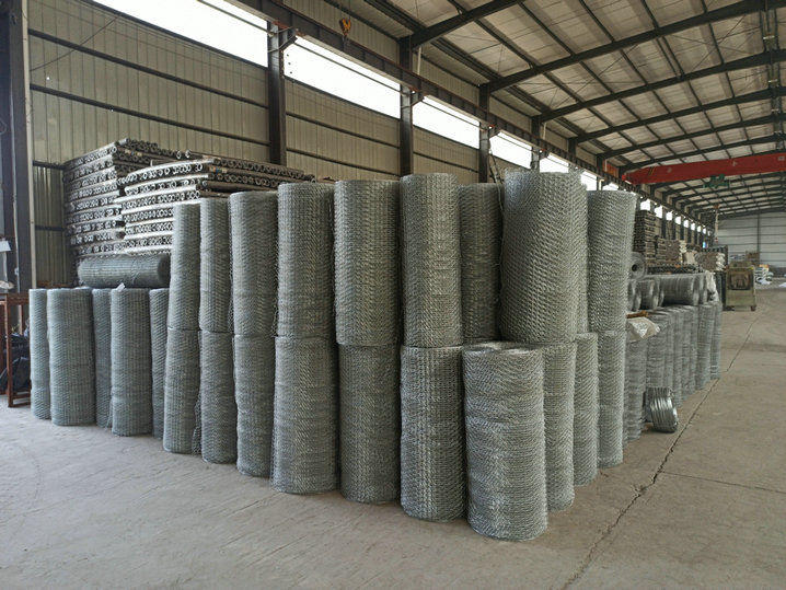 Exported to New Zealand market 1.22m wide and 50m long hot-dip galvanized hexagonal wire mesh 