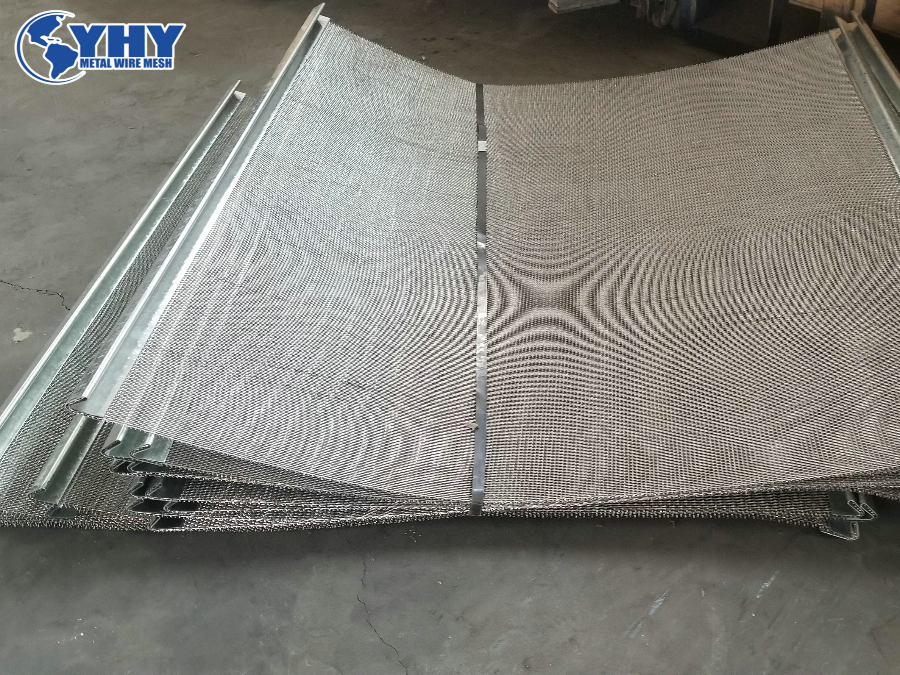  Crimped Mining Screen Mesh Sheet For Vibrating Machine With Hook / Reinforcing Edges