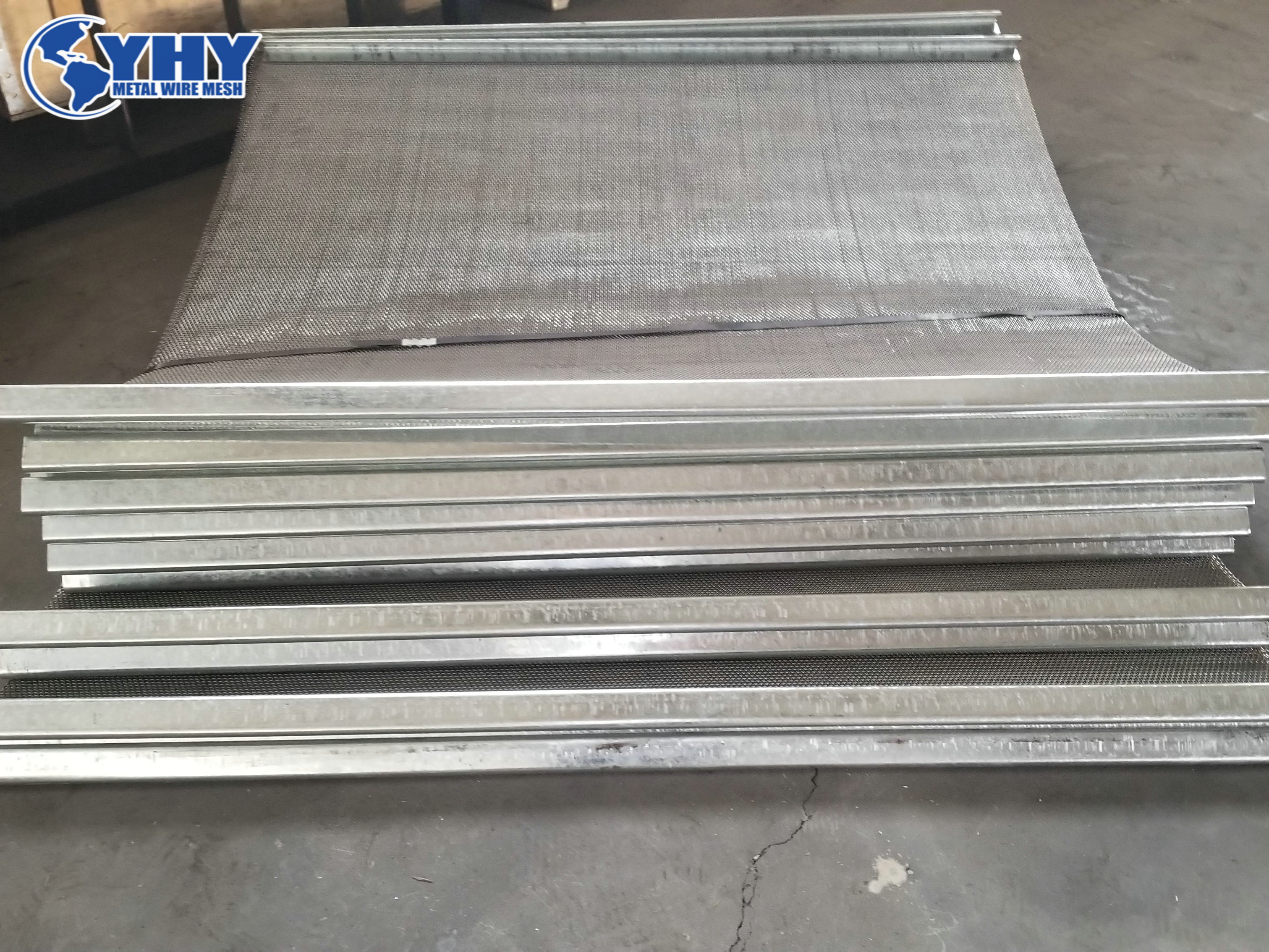  Crimped Mining Screen Mesh Sheet For Vibrating Machine With Hook / Reinforcing Edges