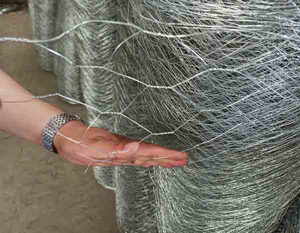 hot dipped galvanized hex web crops protection fence