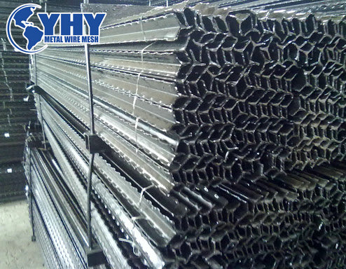 China Supplier Wholesale Metal Grassland Y Post with teeth 