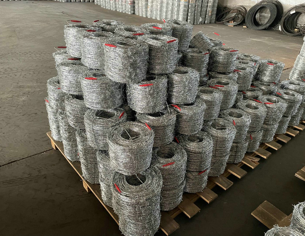 1.35MMX500M heavy zinc caoted barbed wire with plastic handle