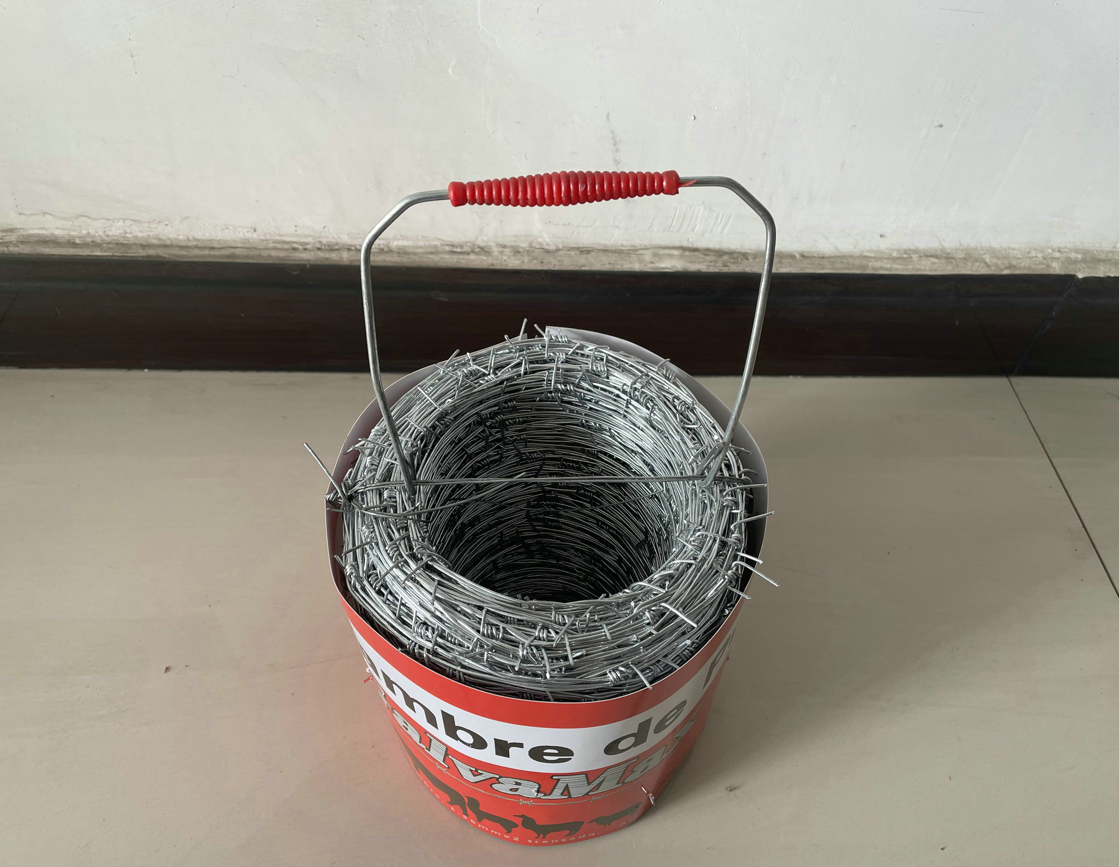 1.35MMX200M hot dipped galvanized high tensile barbed wire with plastic handle for prison guardrail for Peru Market