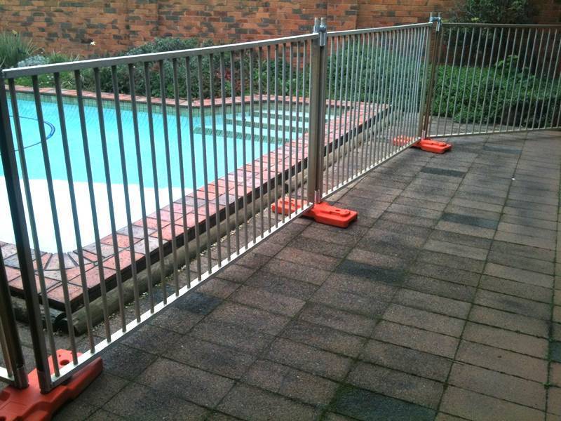 Temporary fencing for pool
