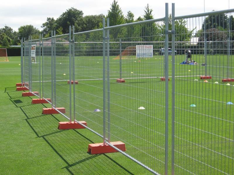 Temporary fencing for sports field