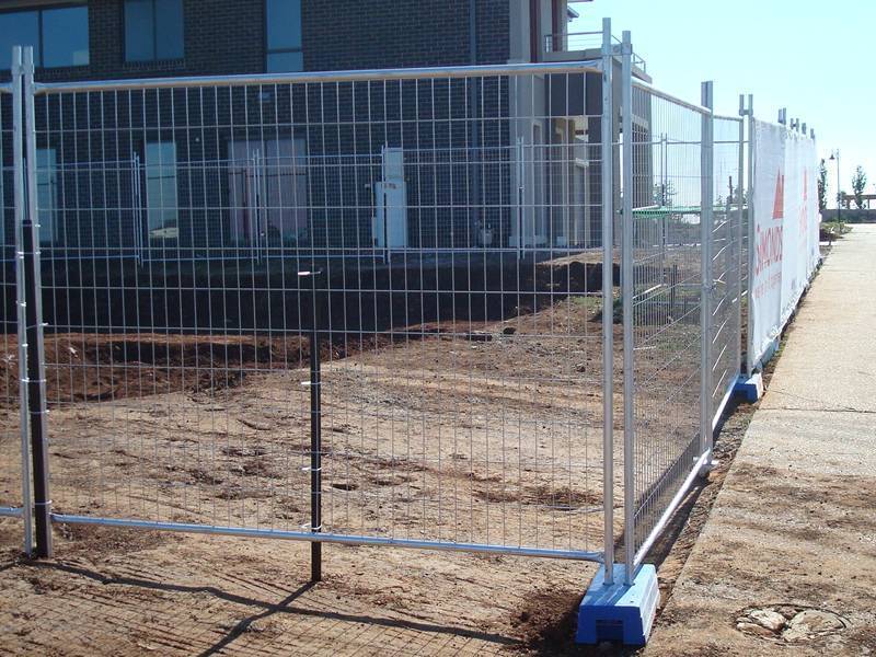 Temporary fencing for construction place