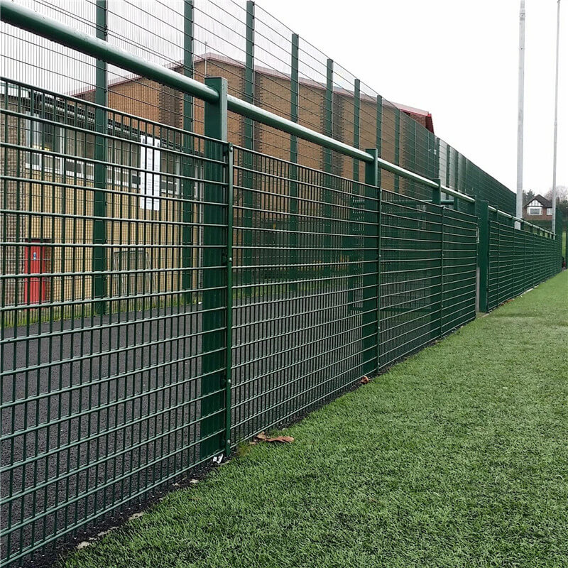 Double wire mesh for sports grounds