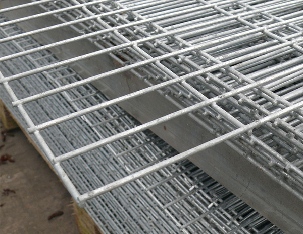 Galvanized welded wire mesh for square mesh fence