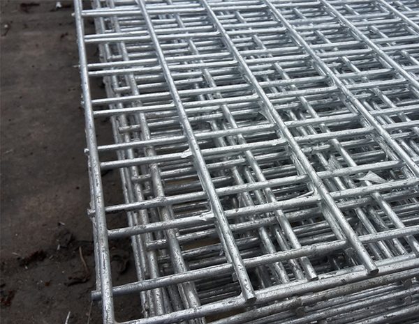 Galvanized welded wire mesh for square mesh fence