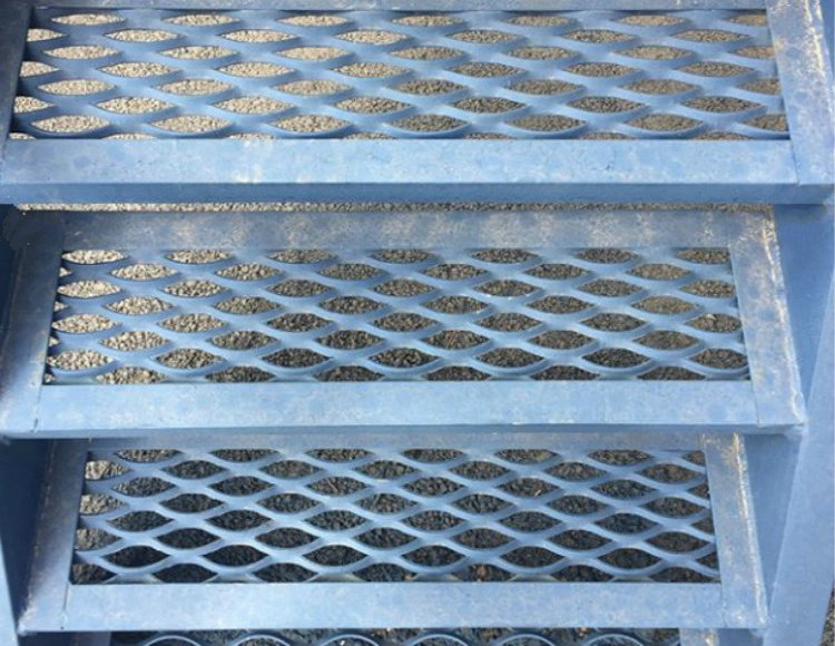 Why can expanded metal mesh be used as stair treads