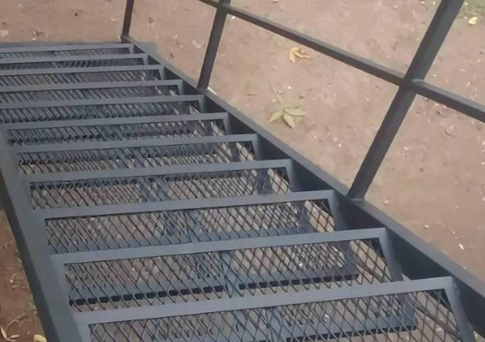 Expanded metal mesh stairs are economical and practical