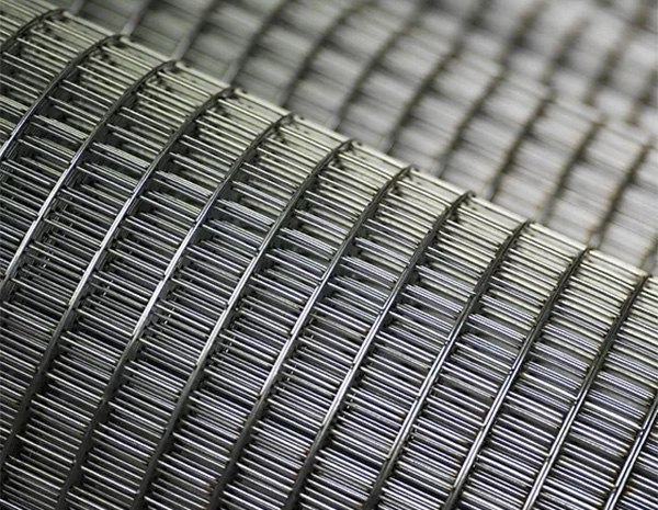 What is the difference between several kinds of welded wire meshes seen in daily life?