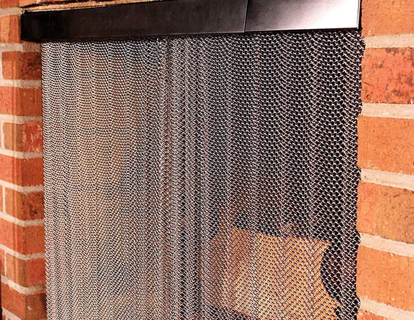 Fireplace mesh curtain