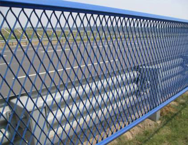 Can we use expanded metal mesh on the highway