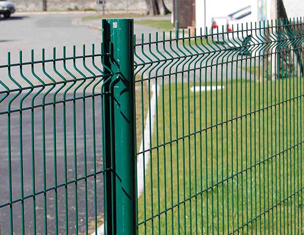 What factors in the wire mesh affect the fluctuation of the price of the fence mesh