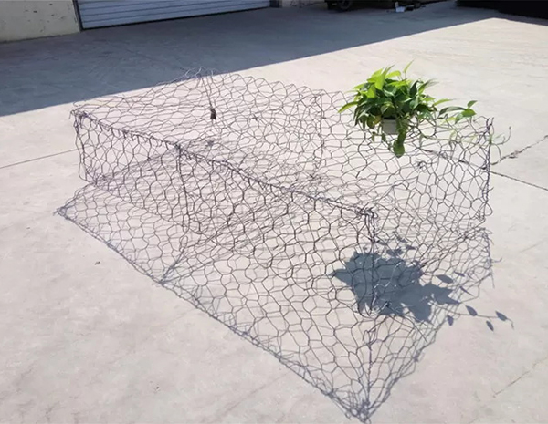 What are the differences between gabion nets and hexagonal nets?