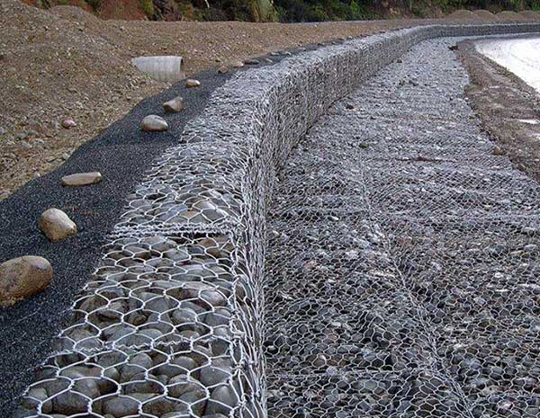 How do gabion mesh manufacturers ensure that the product will not rust for a long time?