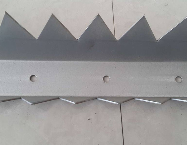 Razor Channel Spikes