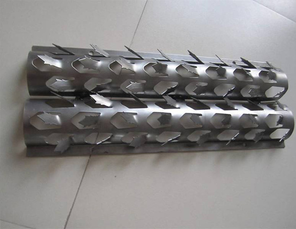 Razor Spikes Pipe