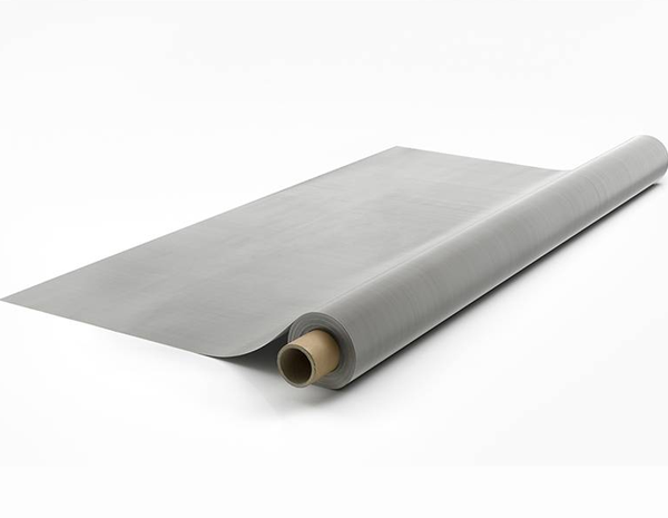What should you pay attention to when screening food particles with stainless steel mesh