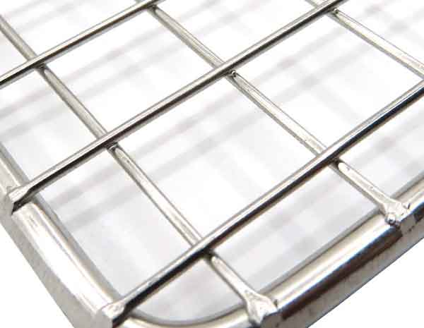 How corrosion resistant is a stainless steel barbecue grill rack? Is it suitable for outdoor use?