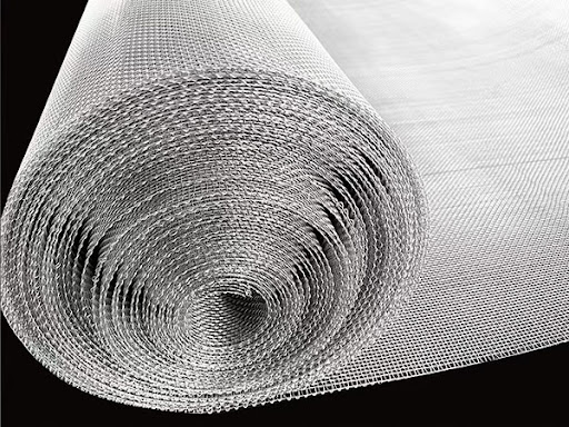 What are the advantages and disadvantages of metal filters and plastic filters?