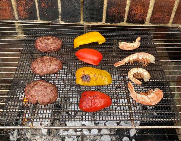 How to choose a barbecue mesh if you want to open a barbecue restaurant?