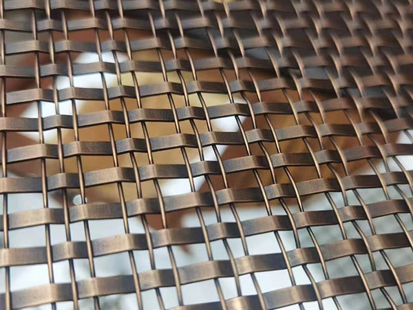 What are the causes of rust on metal decorative mesh?