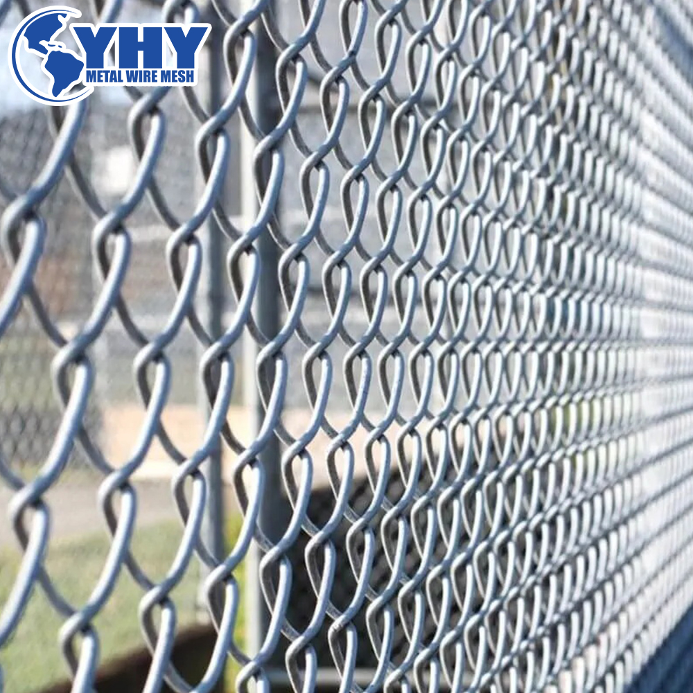 Hot Dipped Galvanized Chain Link  Fence in Diamond