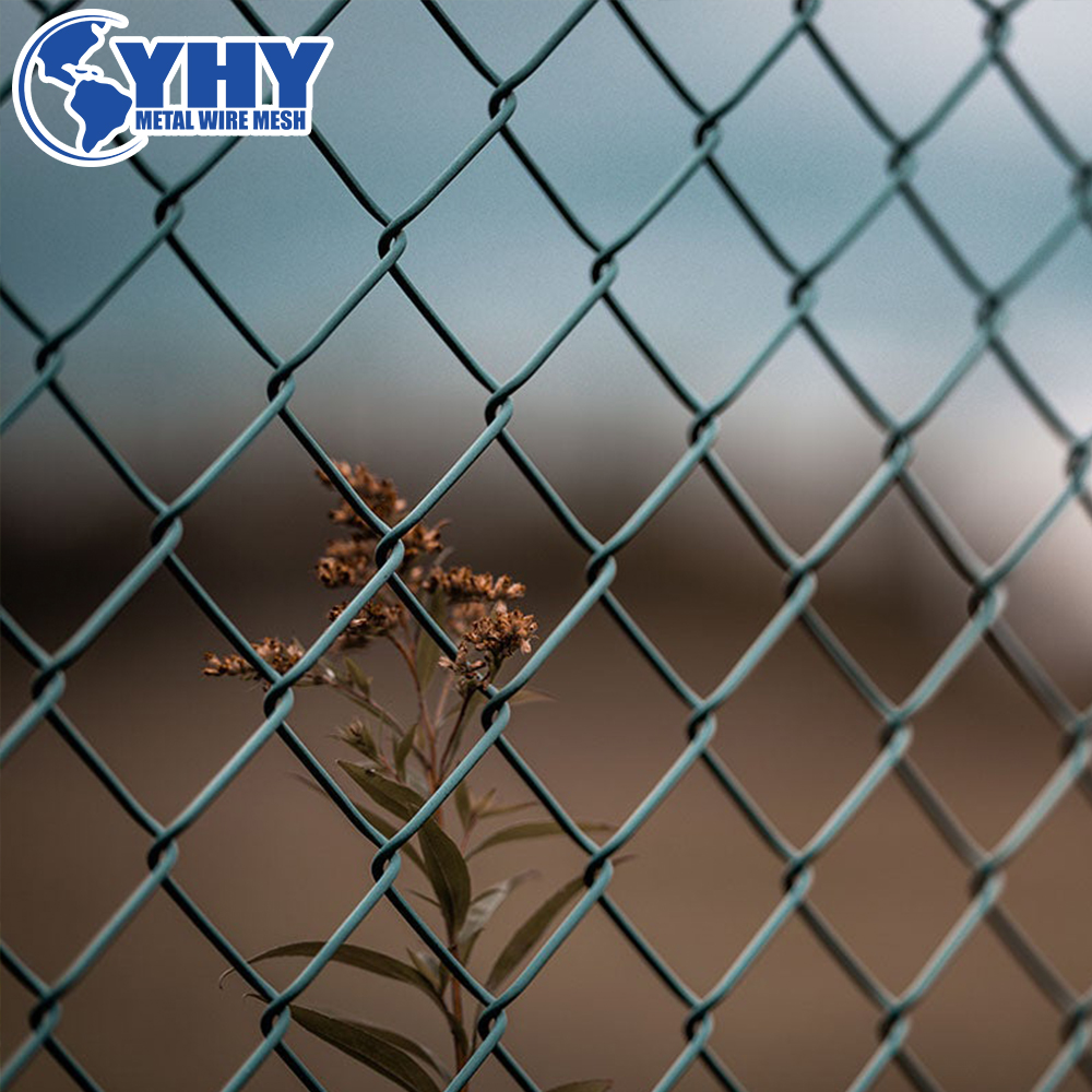 Hot Dipped Galvanized Chain Link  Fence in Diamond