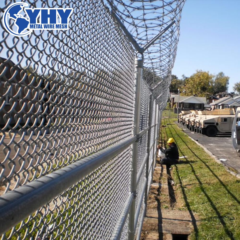 Hot Dipped Galvanized Chain Link  Fence in Diamond