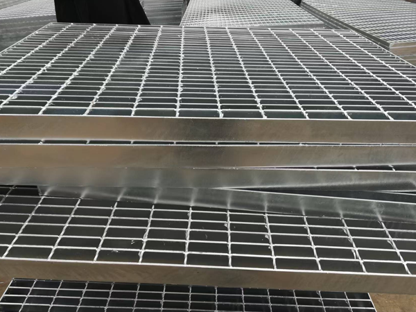 Reasons for errors in steel grating