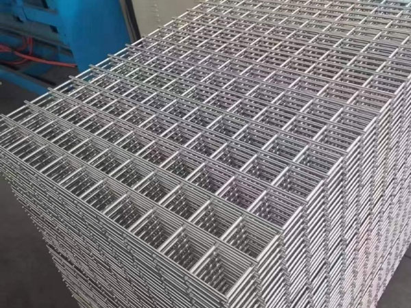 Why is stainless steel welded wire mesh widely used?