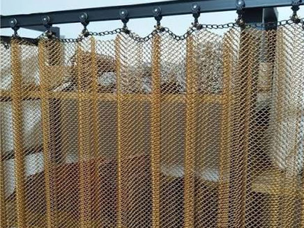 How to clean a metal mesh curtain?