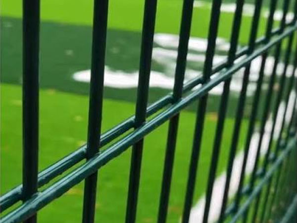 Key Selection Points for Double-Sided Wire Mesh Fences