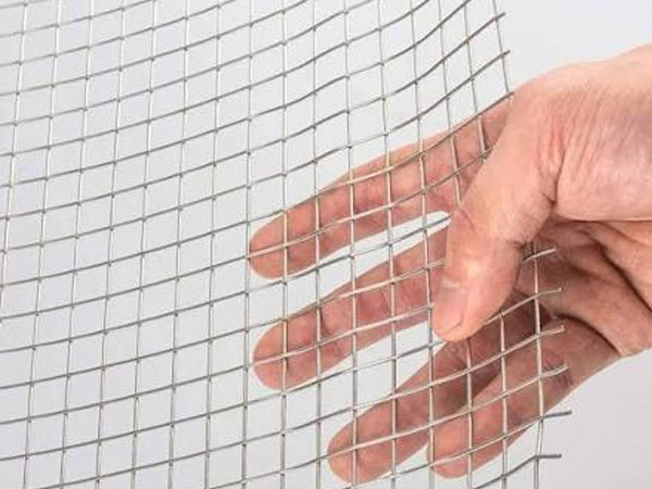 Adding a layer of wire mesh when building a wall has an effect that exceeds expectations.