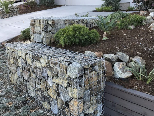 The incredible gabion mesh—so popular.